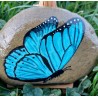 Galet papillon bleu réaliste